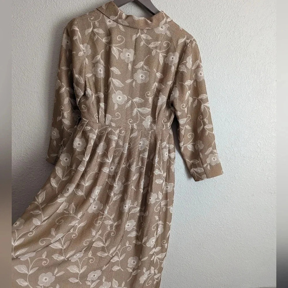 Cottagecore Dress- Mid-Century Style Collared Button Up Knee Length-Taupe floral - Picture 5 of 16